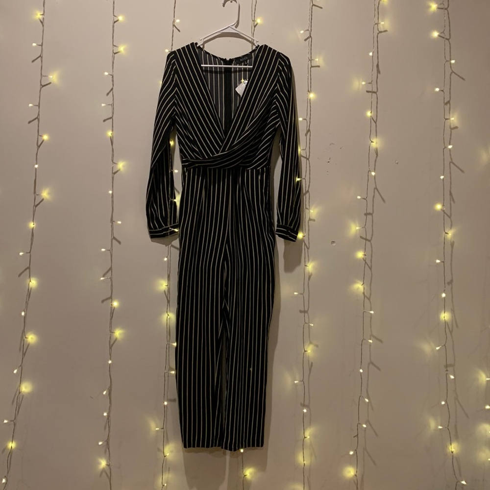 NWT black& white stripe long sleeve jumpsuit with full zipper in back. Sz small.